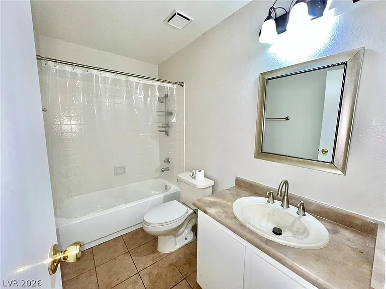 480 Elm Dr #206 — Photo 11