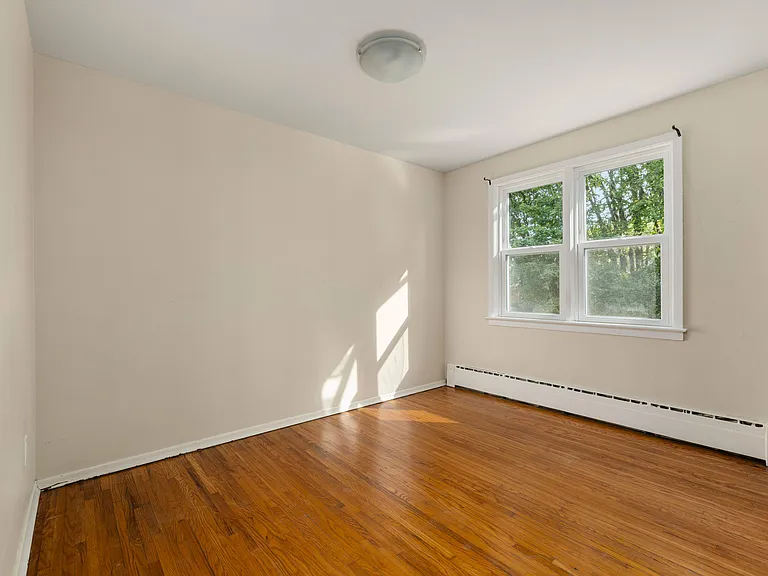 261 College St — Photo 25