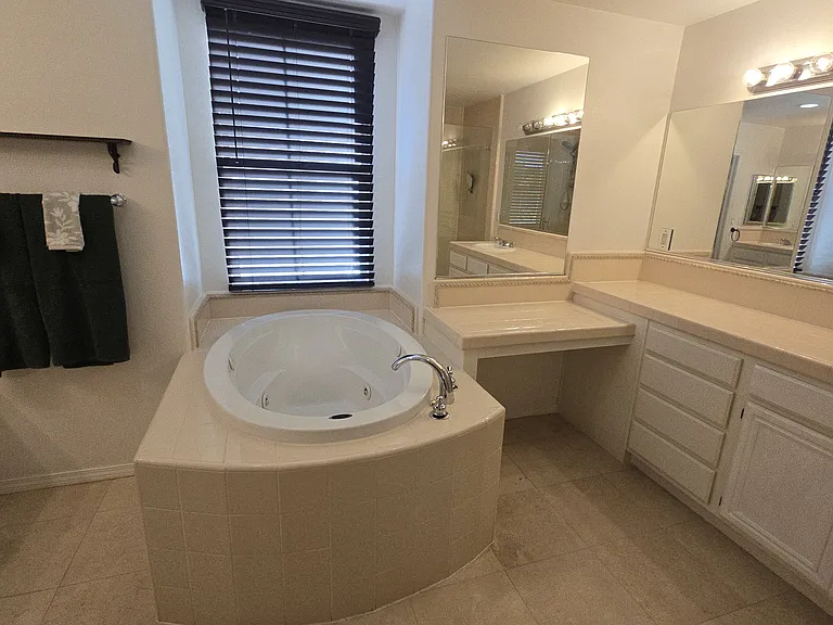 Spa tub in Master Bathroom