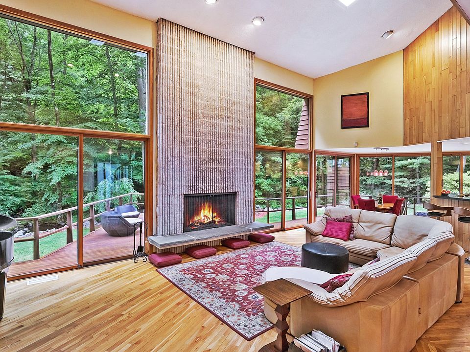 Living Room1.jpg