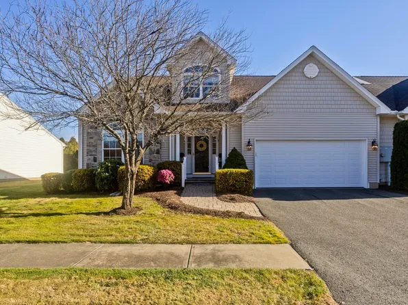 19 Green Briar Drive #19, Suffield, CT 06078