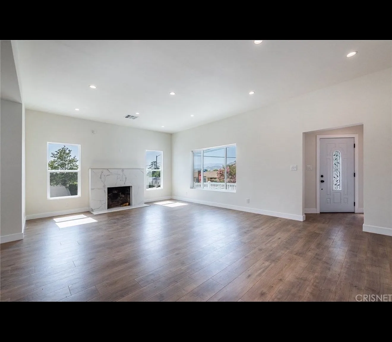 3 bed, 1374 sqft, $4,500 — Photo 4