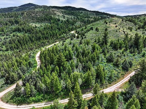 2nd image of 7 Thunder Mountain Rd