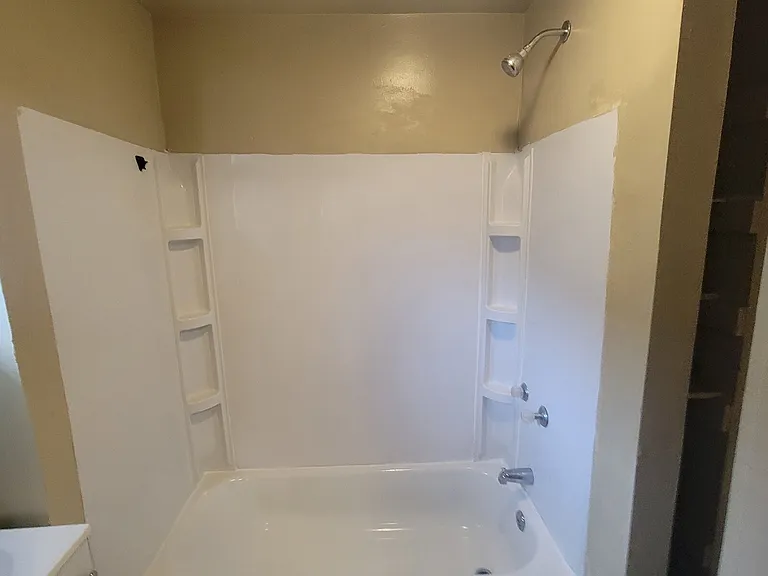 335 S Oakland Ave — Photo 3
