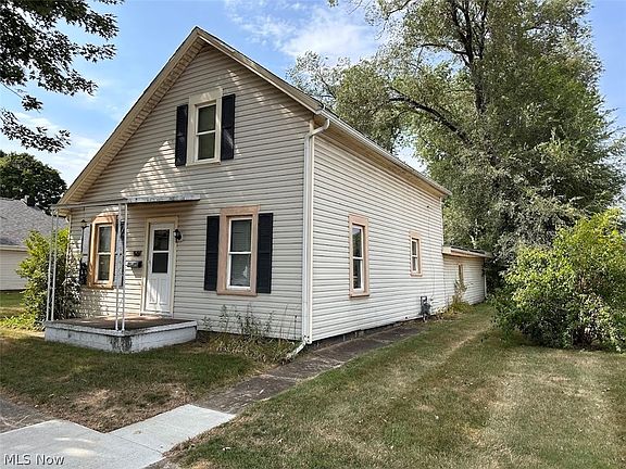 2nd image of 319 Front Ave SE