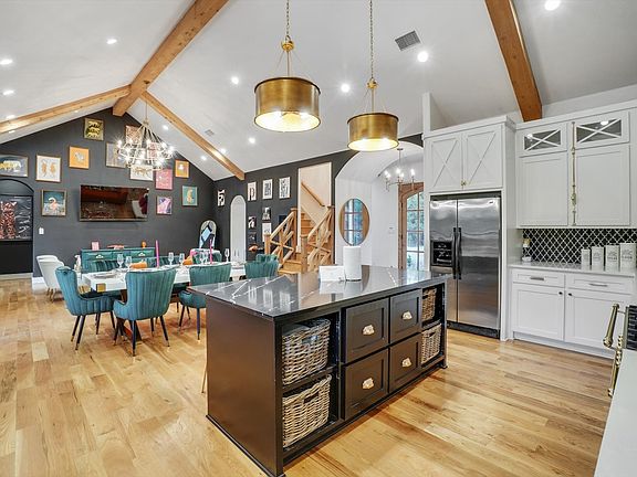 4th image of 371 S Ring Rd