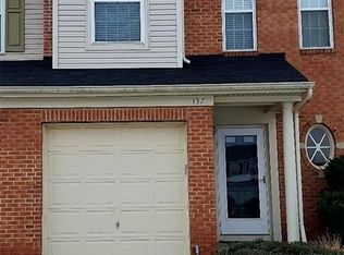137 Ledgestone Ct, Berea, OH 44017