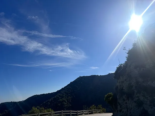 Beautiful Runyon canyon is just one block away and only a few minutes walking distance!