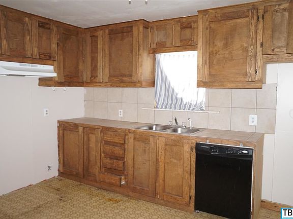 4th image of 110 W Avenue G