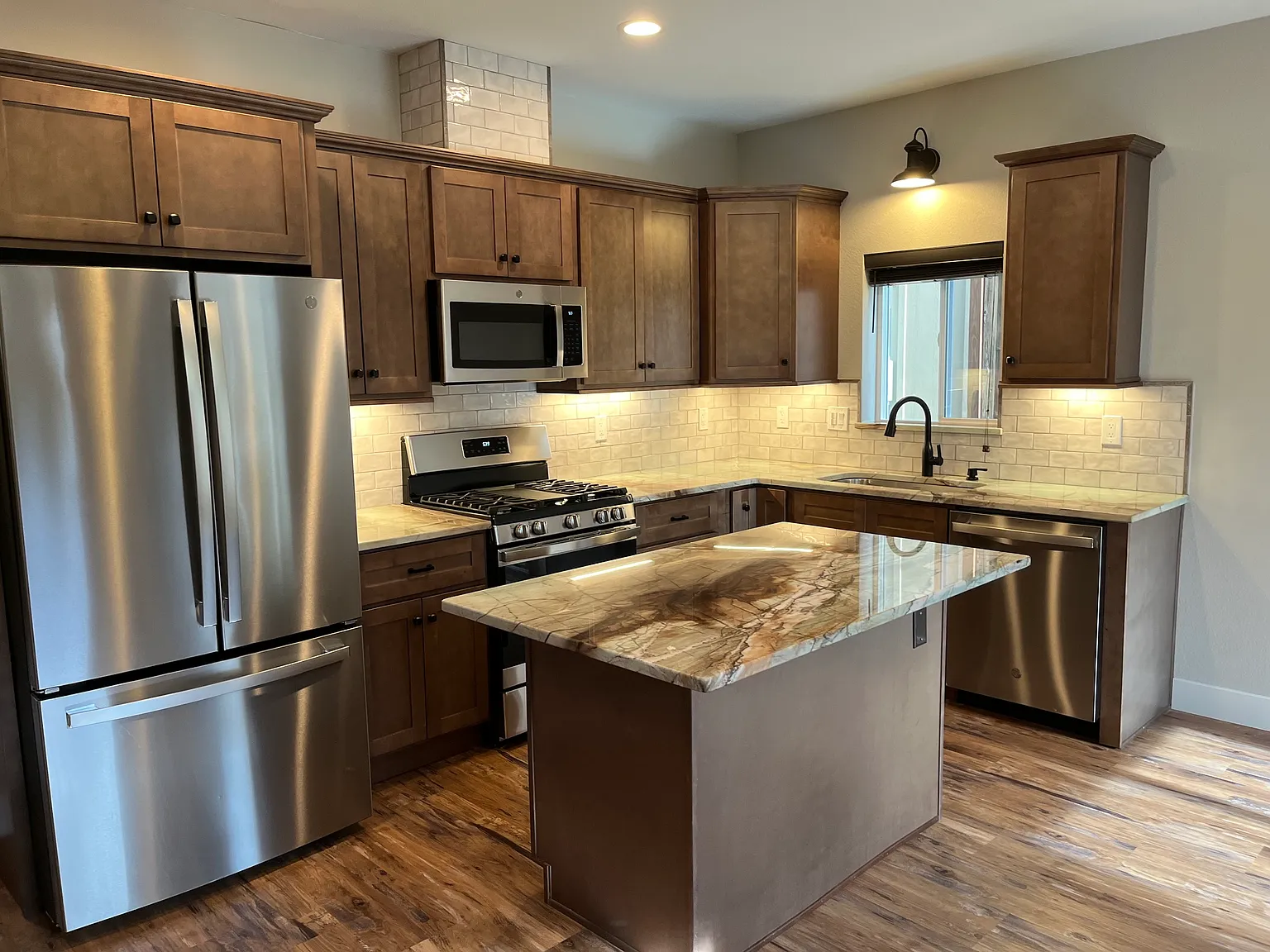 3 bed, 2.5 bath, 1596 sqft, $2,995 — Photo 2