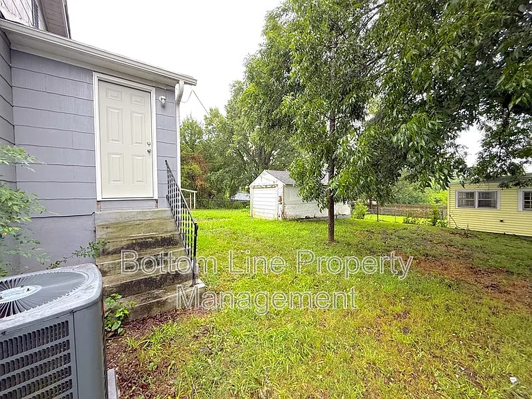 1429 W Horah St — Photo 14