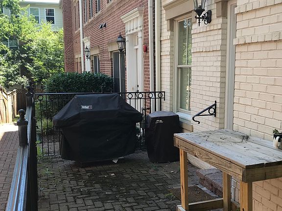 2nd image of 1209 N Taft St