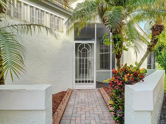 2nd image of 411 SW Horseshoe Bay