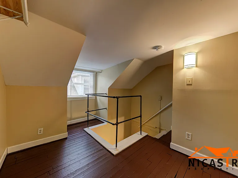 136 E 11th Ave — Photo 9