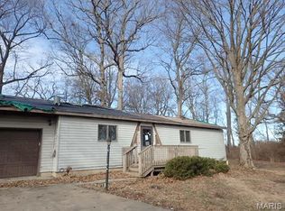 1463 Interurban Cir, Hillsboro, IL 62049