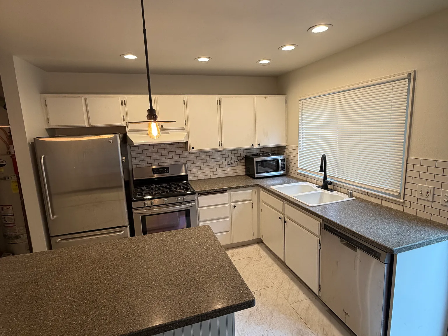 3 bed, 1.5 bath, 1100 sqft, $2,250 — Photo 4