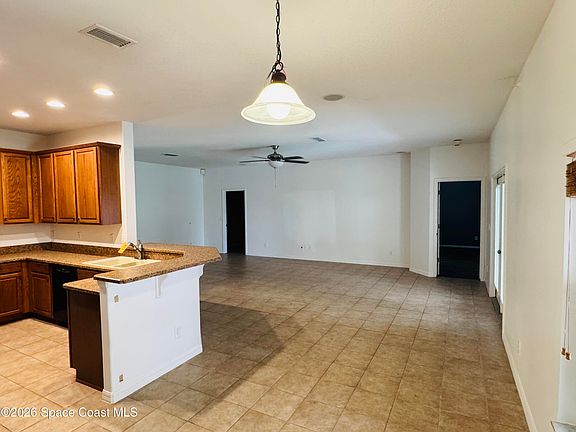 4th image of 1110 Morgan Cir NE