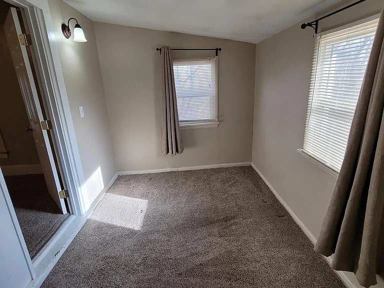 1036 Rood Ave #4 — Photo 2