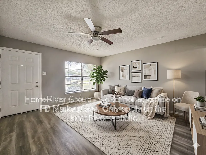 3 bed, 1.5 bath, 1060 sqft, $1,355 — Photo 2