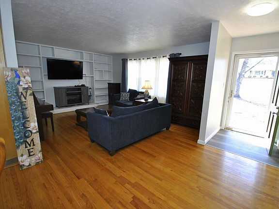 2nd image of 215 Deerwood Dr