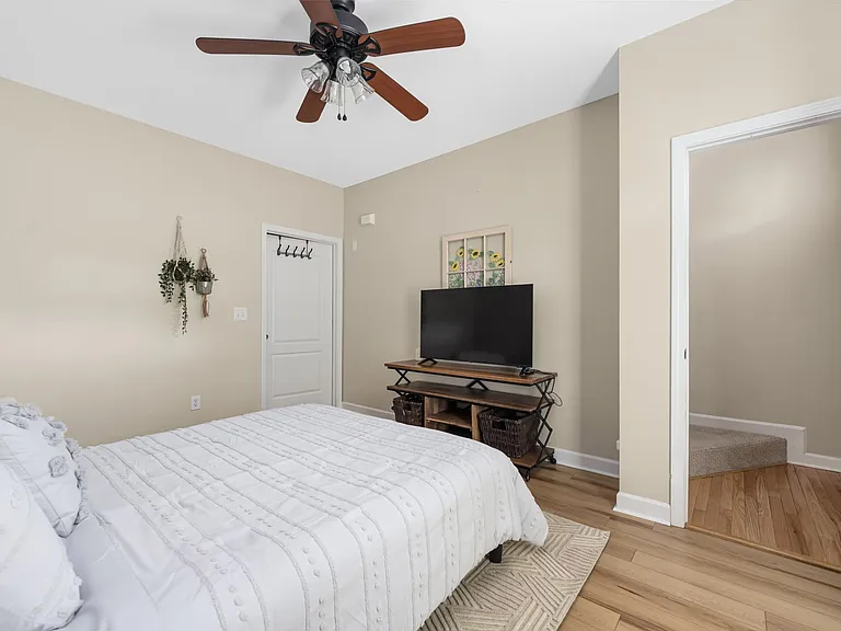 13704 Anthea Ln — Photo 11