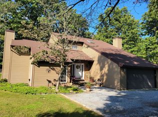 36 Woodland Ave, Manorville, NY 11949