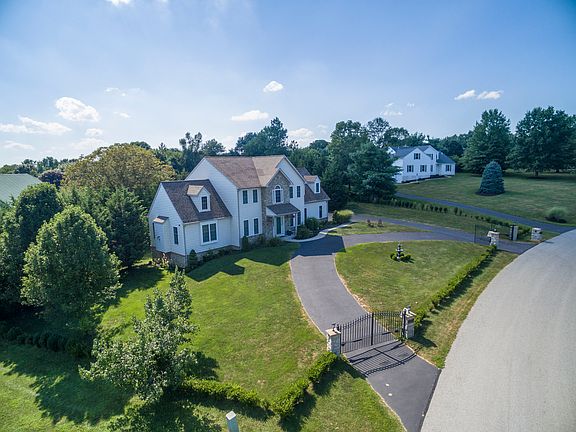 2nd image of 30 Willow Rock Way