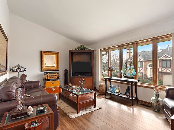 5th image of 17540 Cambridge Pl #125