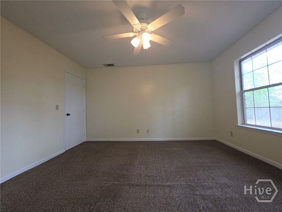 5th image of 28 Jack Snipe Court W