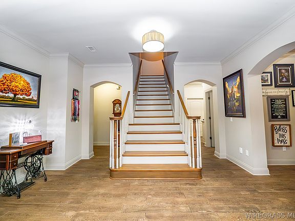 3rd image of 155 Rosemount Ct
