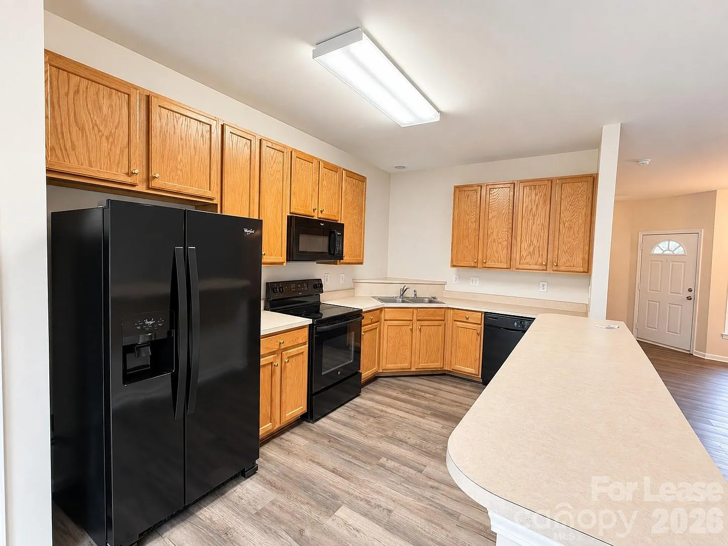 3 bed, 2.5 bath, 1600 sqft, $2,000 — Photo 4