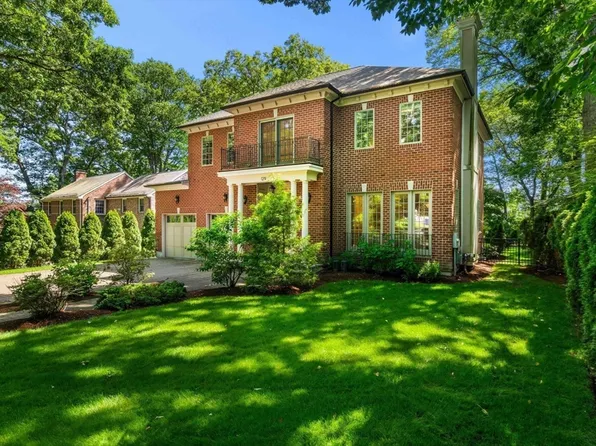 129 Rangeley Rd, Brookline, MA 02467
