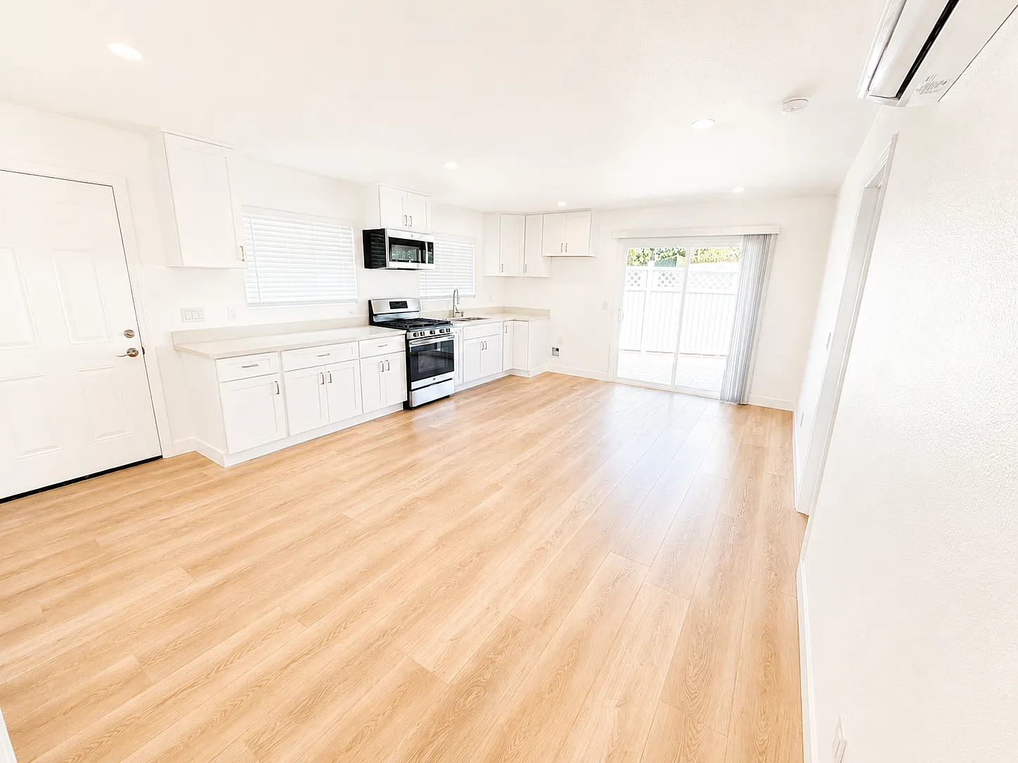 2 bed, 712 sqft, $3,250 — Photo 4