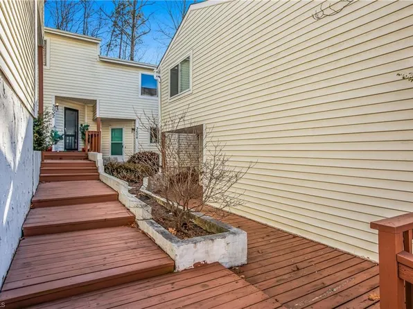 3606 Heathrow Dr, Winston Salem, NC 27127