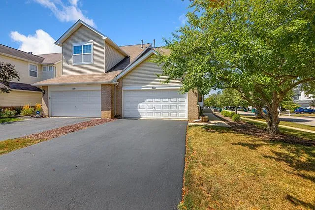 3 bed, 1157 sqft, $2,395 — Photo 2