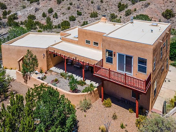2nd image of 27 Las Huertas Rd