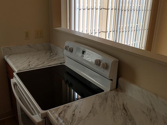 2nd image of 4811 Moreland Dr W