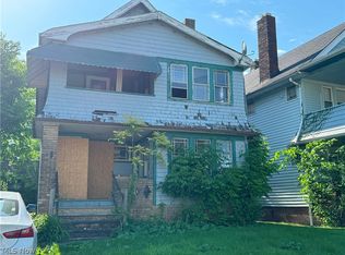 971 Helmsdale Rd, Cleveland Heights, OH 44112