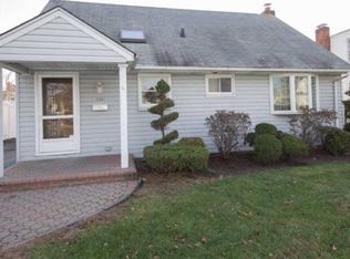 293 Plainview Rd, Hicksville, NY 11801