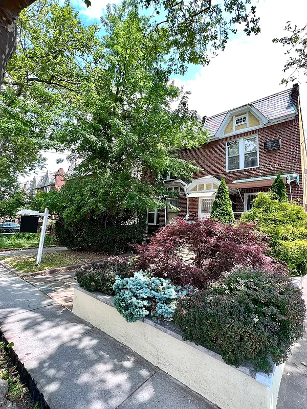4079 Bedford Ave  