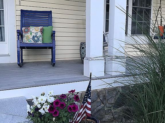 Stone veneer foundation