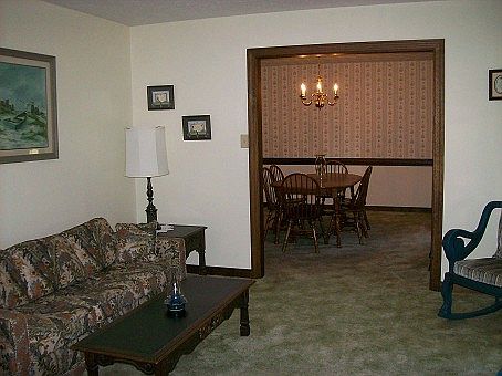 4th image of 1260 Riverview Dr