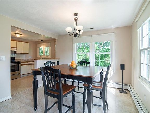 5th image of 46 Knoll Pl #D