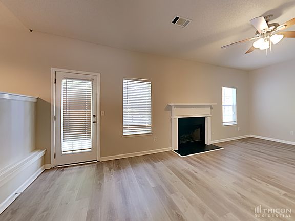 4th image of 4642 Centurian Way Vw