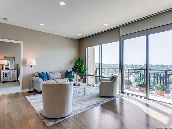 2nd image of 4242 Broadway St APT 602