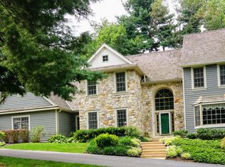 1084 Heartsease Dr, West Chester, PA 19382
