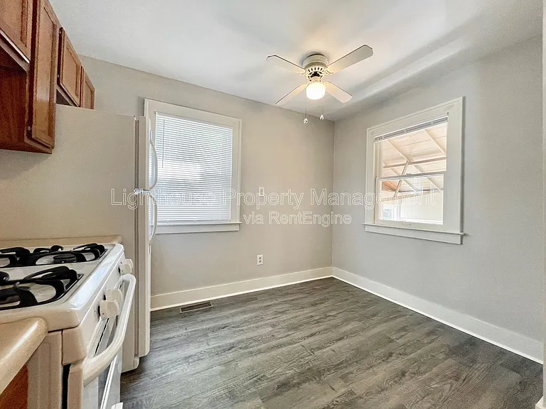 146 Lawrence St NE — Photo 11