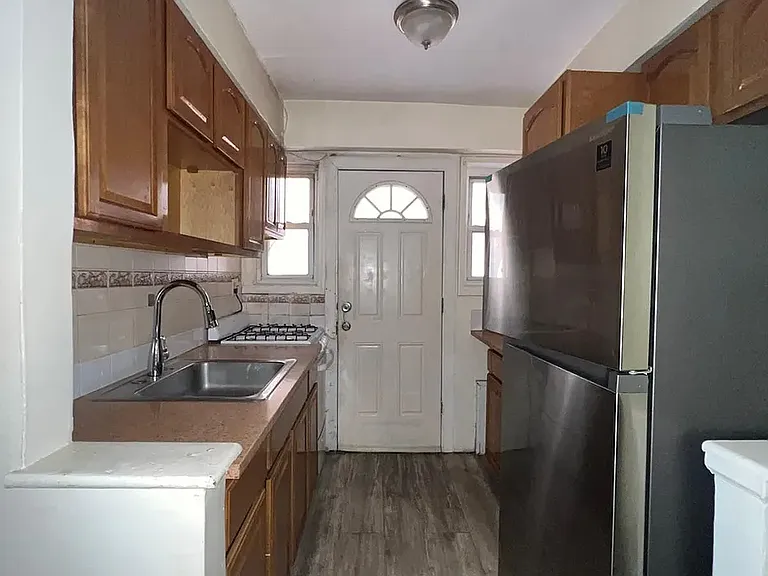 736 E 94th St #1 — Photo 7