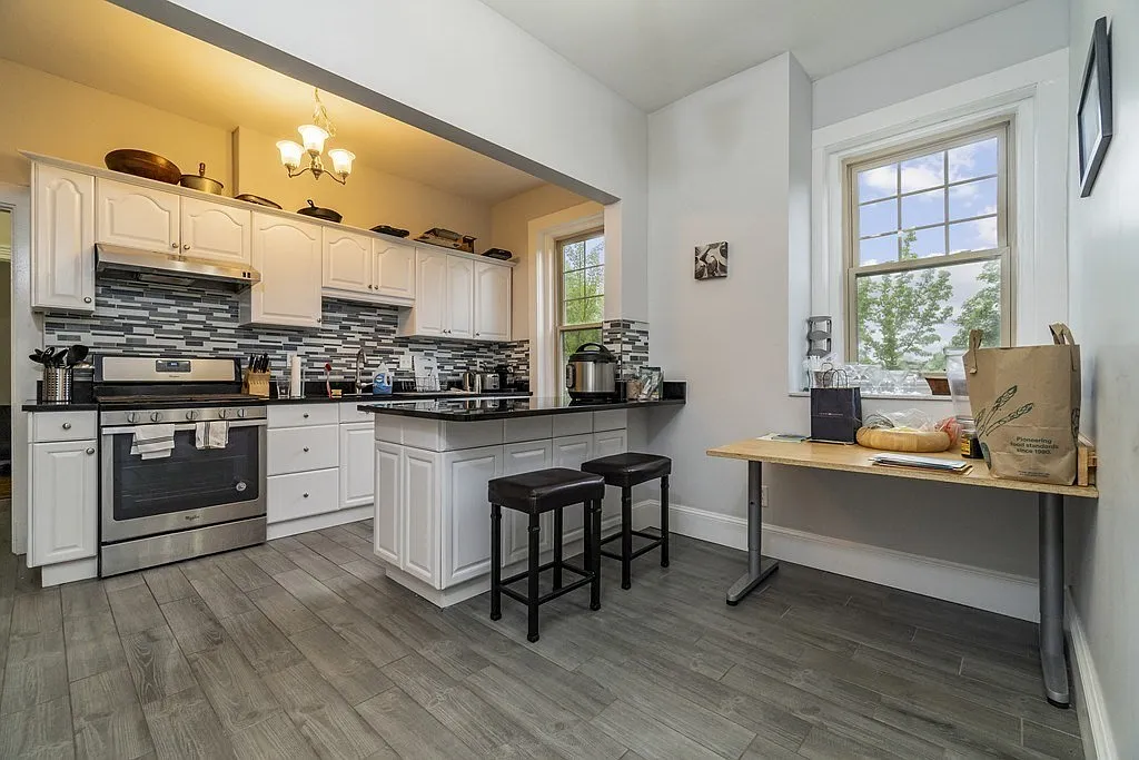 4 bed, 2600 sqft, $5,000 — Photo 3