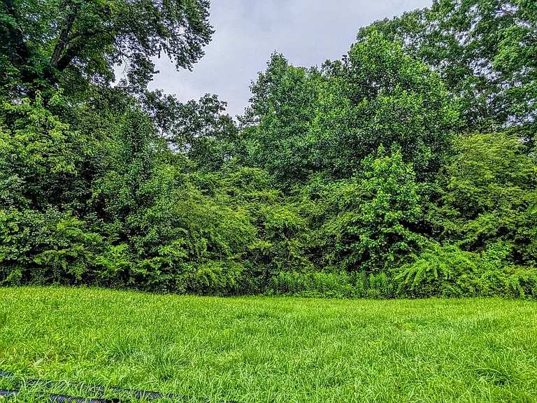 99 Center Grove Dr — Photo 4